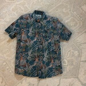 Hawaiian design Howler Brothers button down tee.